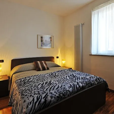 Lägenhet Sleeps 4 Pool T421275