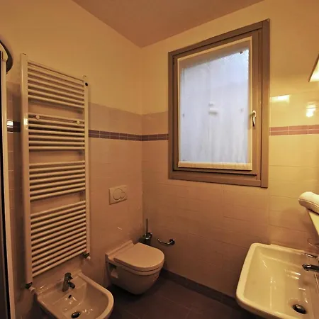 Apartment Sleeps 4 Pool T421275